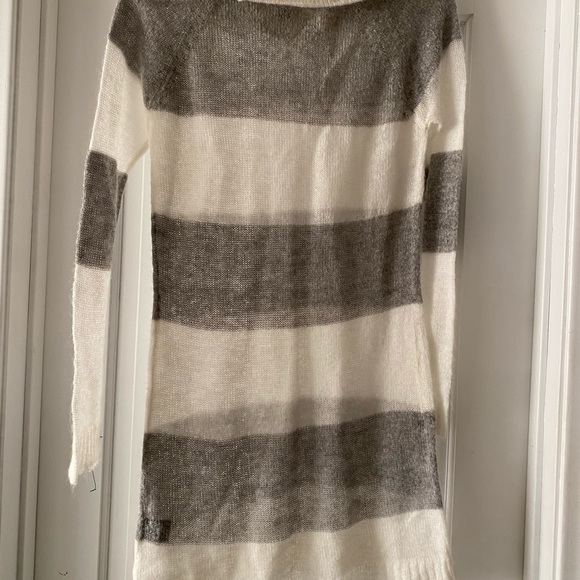 ~~Women top - Picture 2 of 3